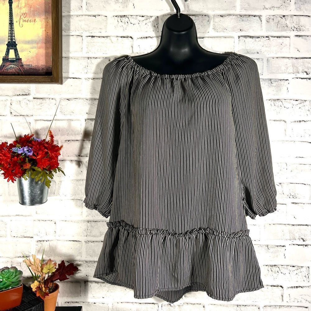 🎉HP🎉Maurices Elastic waist Top/Blouse Size Medium in EUC!!
